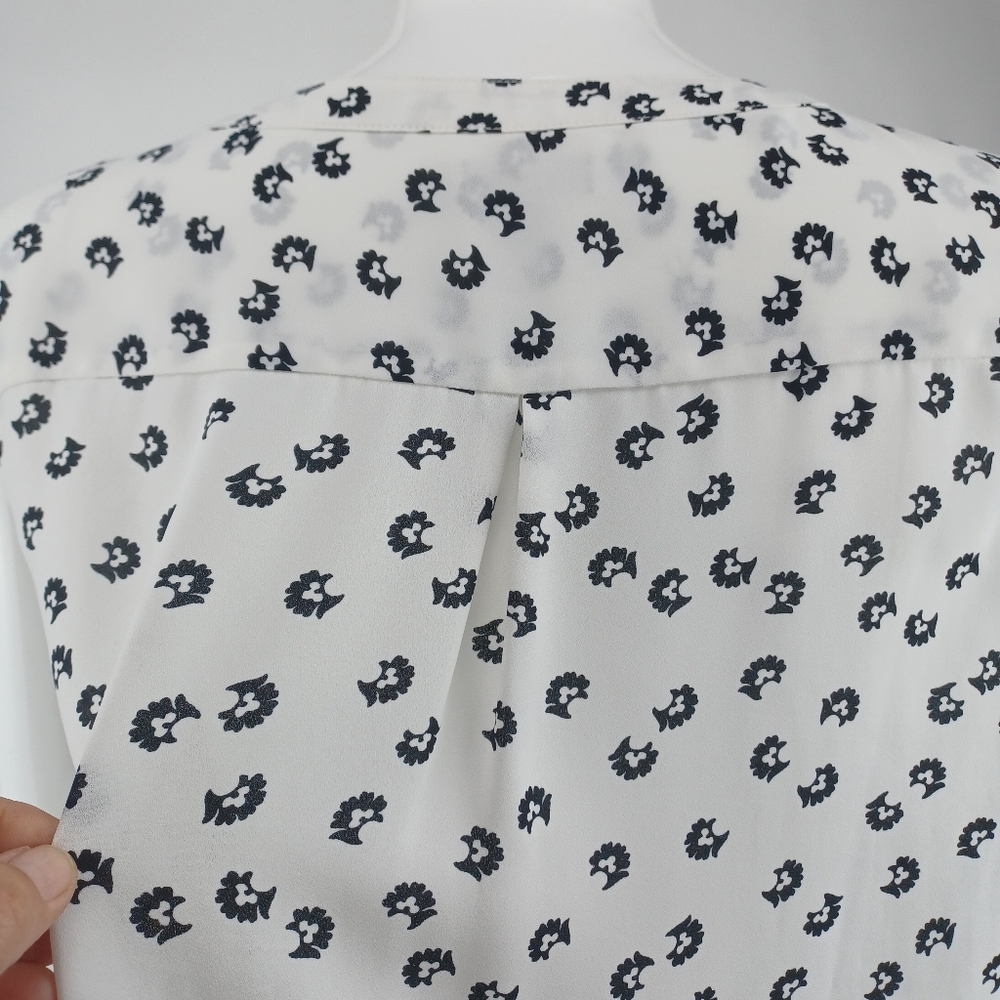 Talbots Sleevless Shell Vneck Ruffle Front - image 7